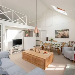  Apartment Joivy Loft At The Brewery With Free Parking United Kingdom